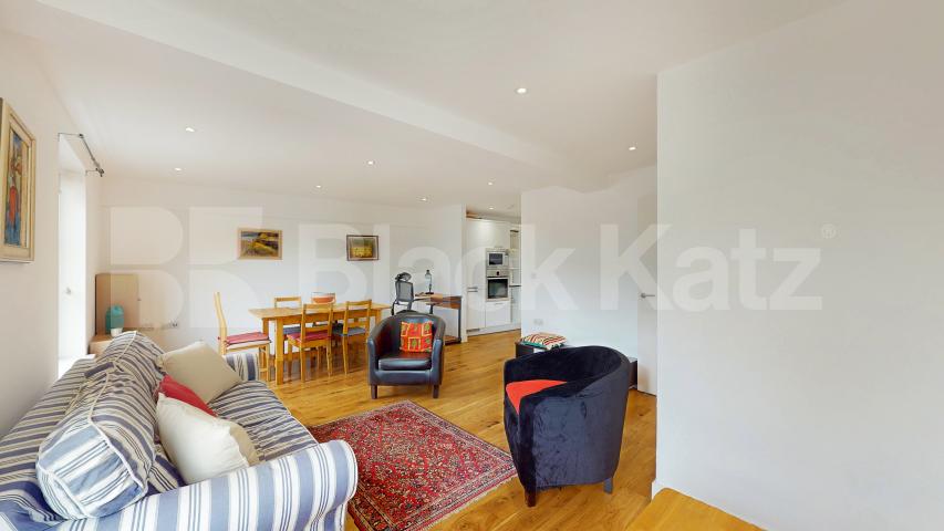 Bright & Spacious 2 Bed Apartment Moments from King’s Cross York Way, Holloway